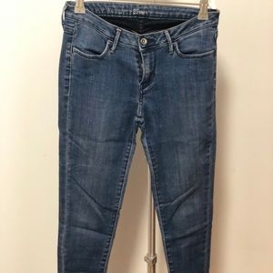 Levi’s dark blue skinny jeans